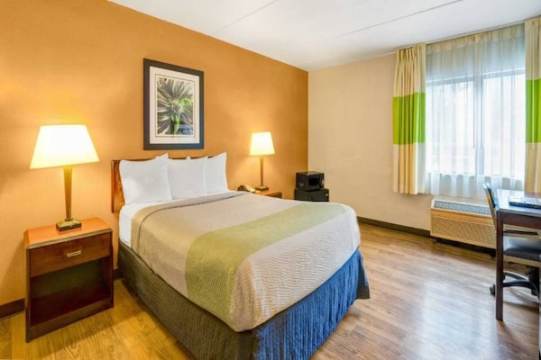 1 Full Bed Mobility Access Tub Nsmk - Milford, CT