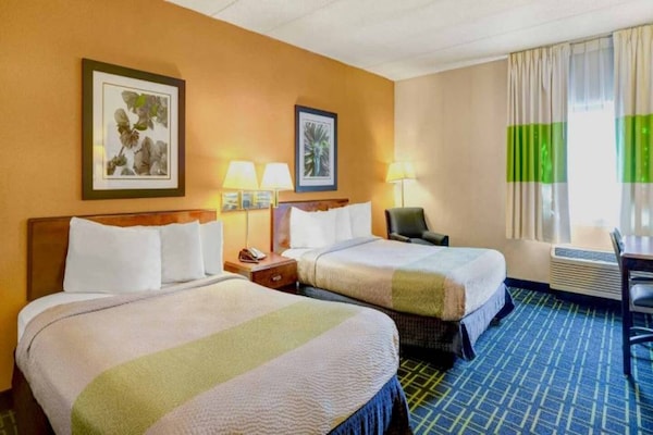 2 Full Beds  Hearing Accessible Nsmk - Milford, CT