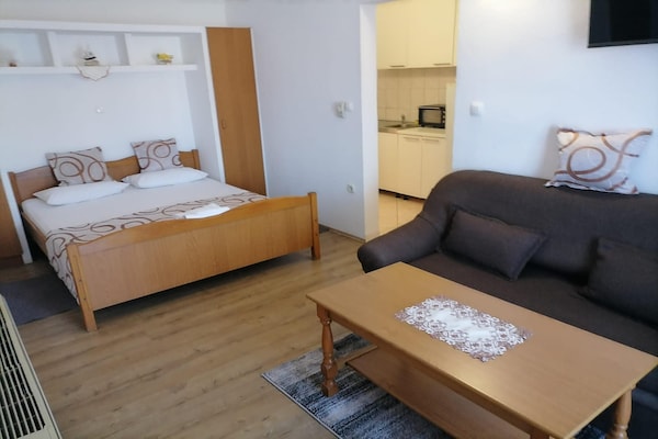 Aan het strand: Ruim appartement met zeezicht in Rogoznica - thumbnail 1