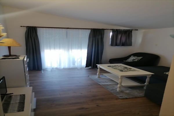 Appartement aan zee met balkon en panoramisch uitzicht in Rogoznica - thumbnail 1