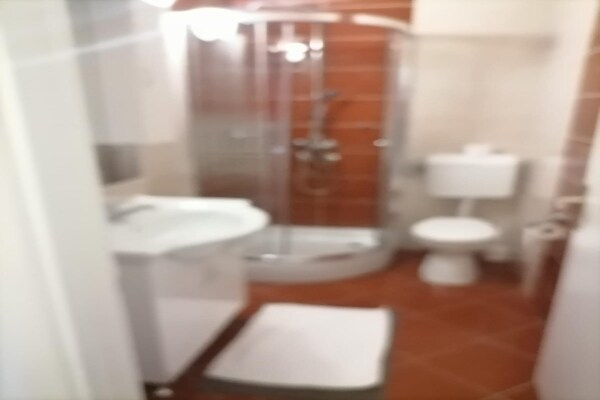 Appartement aan zee met balkon en panoramisch uitzicht in Rogoznica - thumbnail 4