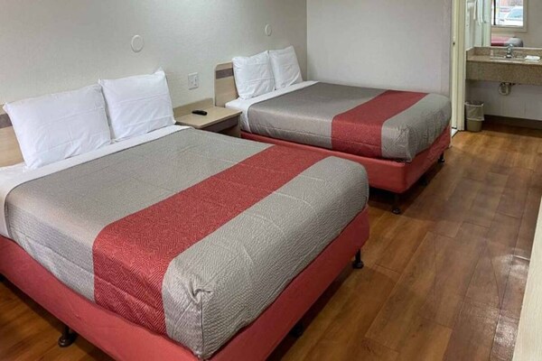 2 Full Beds  Mobil Access Tub Smk Micfridg - Hagerstown, MD