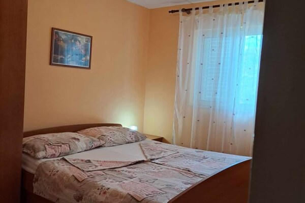 Op 300 m van het strand: Ruim appartement in Srima voor 4 personen - thumbnail 5