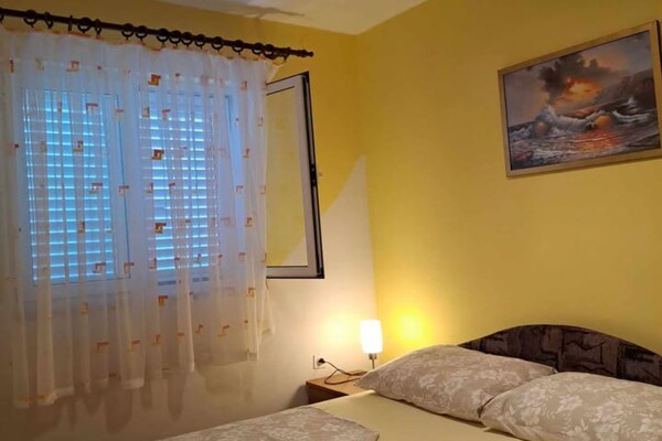 Op 300 m van het strand: Ruim appartement in Srima voor 4 personen - thumbnail 6