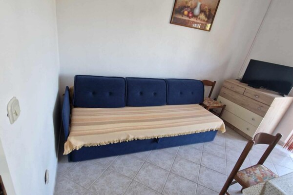 Compact appartement voor 2 personen op 300 meter van het strand in Srima - thumbnail 1