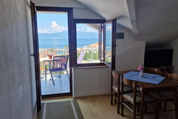 Appartement met Zeezicht en Terras op 100m van het Strand in Gradac - thumbnail 2