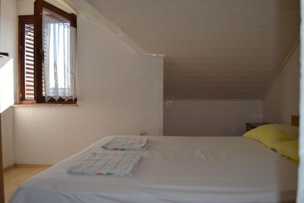 Appartement met Zeezicht en Terras op 100m van het Strand in Gradac - thumbnail 4