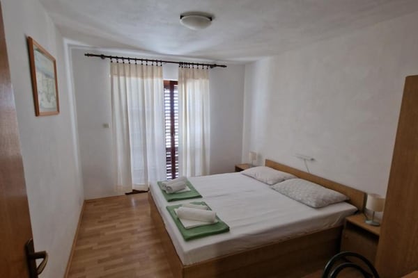 Appartement met balkon en uitzicht op zee in Gradac, vlakbij het strand - thumbnail 2