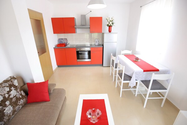 Comfort Studio met Terras in Sukosan, 200m van Zee - thumbnail 1