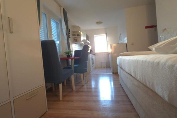 Stijlvol appartement voor 6 personen nabij strand en centrum Trogir - thumbnail 1