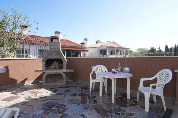 Ruim vakantiehuis met 3 slaapkamers nabij centrum Porec - thumbnail 2