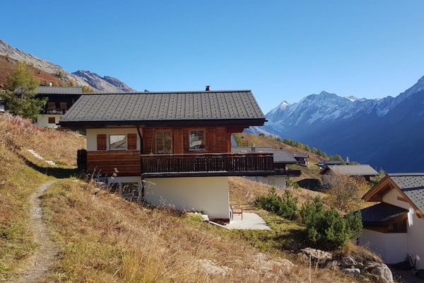 Chalet Paul in Wiler: 5-persoons met sauna en panoramisch bergzicht - thumbnail 2