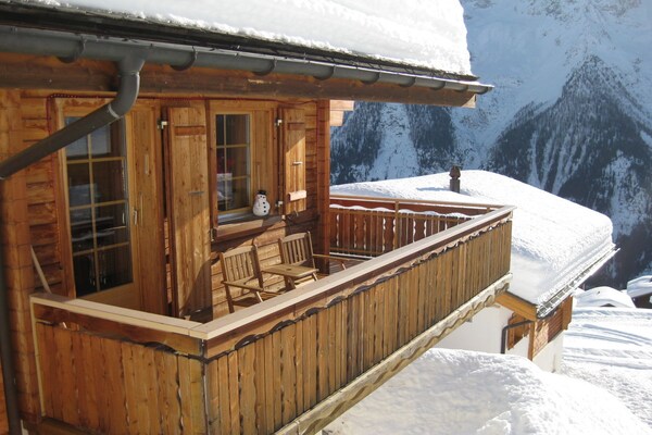 Chalet Paul in Wiler: 5-persoons met sauna en panoramisch bergzicht - thumbnail 3