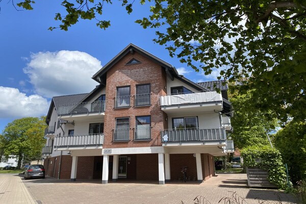 Licht appartement met zuidwest balkon op 100m van het centrum van Zingst - thumbnail 1
