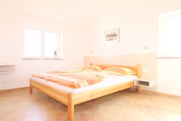 Porec villa met panoramisch zeezicht en balkon - thumbnail 4