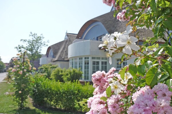 Romantisch appartement met privé-wellness in rietgedekt huis te Zingst - thumbnail 4