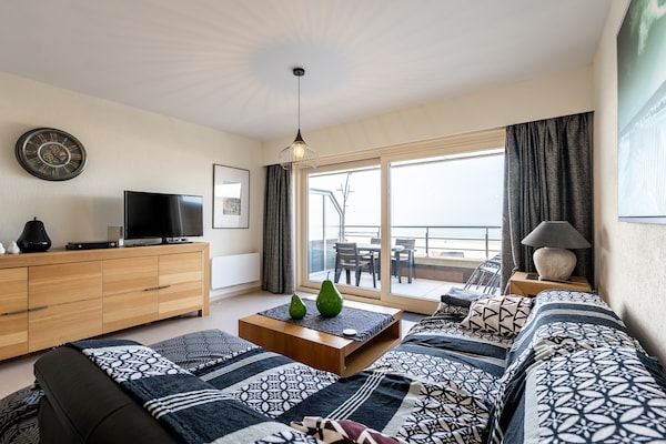 Romantisch appartement aan zee met panoramisch uitzicht en terras in Blankenberge - thumbnail 1