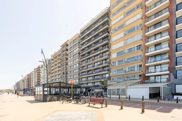 Zonovergoten appartement op 9e verdieping met panoramisch zeezicht in Blankenberge - thumbnail 6