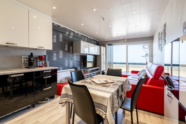 4-persoons appartement met zeezicht op de Zeedijk van Blankenberge - thumbnail 2