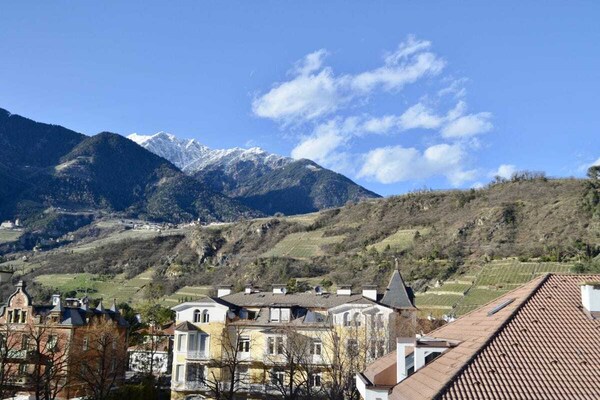 Gerenoveerd appartement in Meran met bergzicht en balkons - thumbnail 2