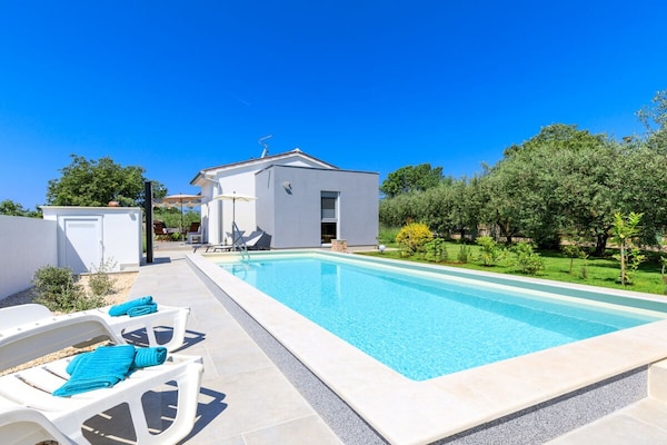 Villa Gloria: Nieuwe gezinsvilla met privézwembad op 500m van Poreč - thumbnail 1