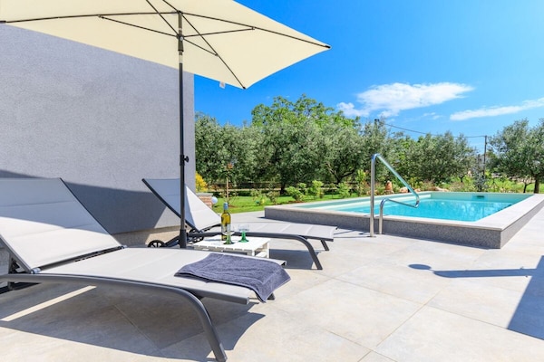 Villa Gloria: Nieuwe gezinsvilla met privézwembad op 500m van Poreč - thumbnail 2