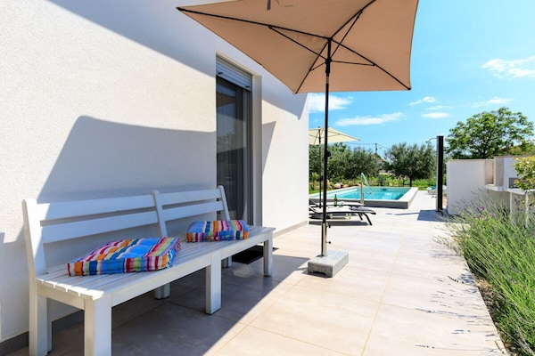 Villa Gloria: Nieuwe gezinsvilla met privézwembad op 500m van Poreč - thumbnail 3