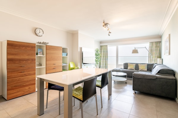 Zonovergoten appartement met weids zeezicht op de Zeedijk van Blankenberge - thumbnail 2