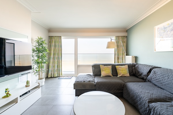 Zonovergoten appartement met weids zeezicht op de Zeedijk van Blankenberge - thumbnail 6