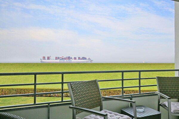 Appartement aan de dijk met weids uitzicht op zee en Kugelbake - thumbnail 1