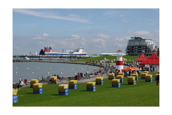 Appartement aan de dijk met weids uitzicht op zee en Kugelbake - thumbnail 2