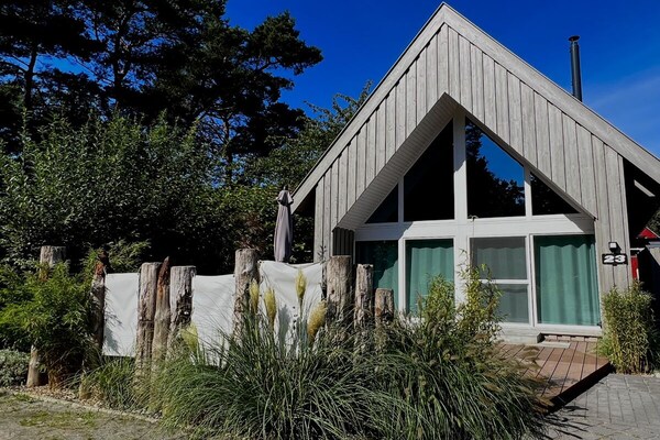 Architectonisch vakantiehuis met sauna en zonnige tuin op 2 km van Zingst - thumbnail 1