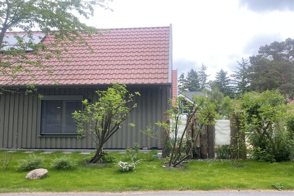 Architectonisch vakantiehuis met sauna en zonnige tuin op 2 km van Zingst - thumbnail 3