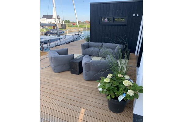 Moderne watervilla met 4 slaapkamers en eigen aanlegsteiger in Stavoren - thumbnail 4