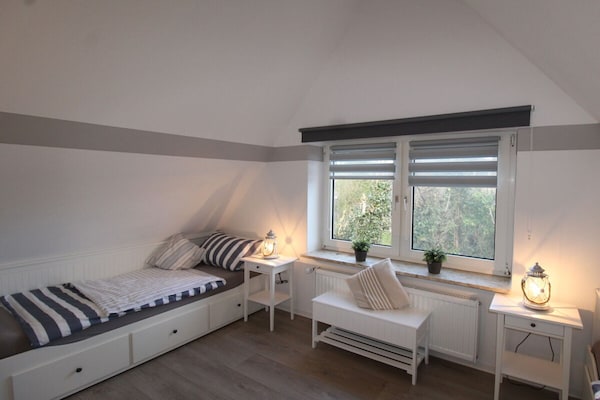 Stijlvol gerenoveerd vakantiehuis met omheinde tuin, 500m van haven Greetsiel - thumbnail 3