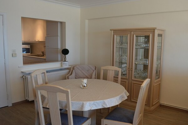 Zonovergoten appartement met zeezicht op de Zeedijk van Blankenberge - thumbnail 3