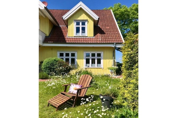 Licht vakantiehuis in Nehms met panoramisch uitzicht en terras - thumbnail 2