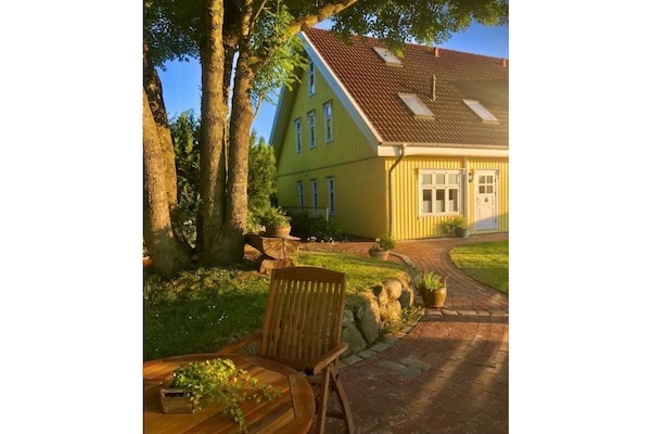 Licht vakantiehuis in Nehms met panoramisch uitzicht en terras - thumbnail 3
