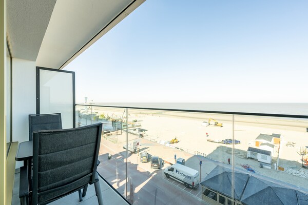 Studio met panoramisch zeezicht en twee zonnige terrassen in Blankenberge - thumbnail 2