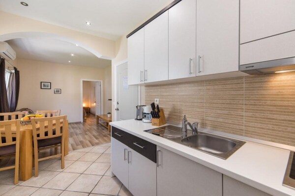 Modern appartement vlakbij zee in centrum Drvenik - thumbnail 6