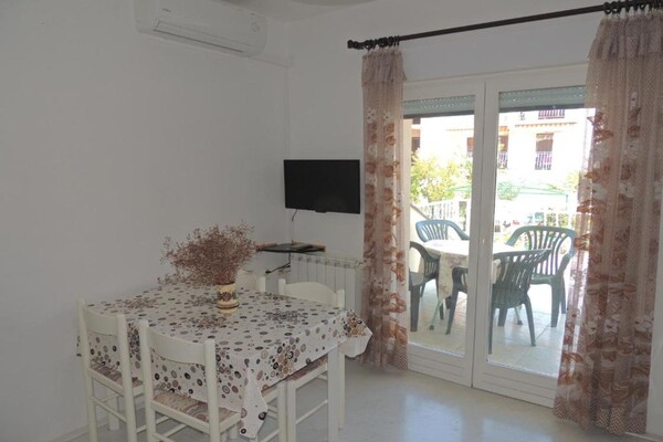 Compact appartement vlakbij zee in Brodarica voor 4 personen - thumbnail 2