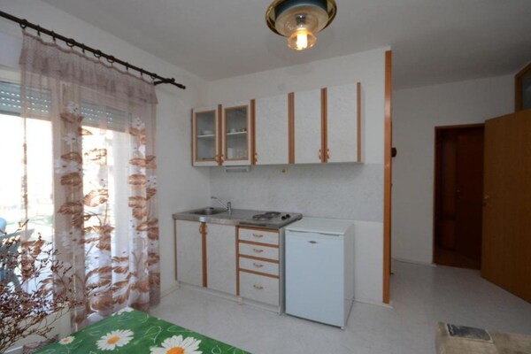 Compact appartement vlakbij zee in Brodarica voor 4 personen - thumbnail 5