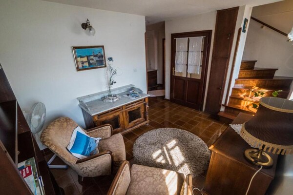 Authentiek stenen appartement met zeezicht op eiland Brač, 30m van strand - thumbnail 1