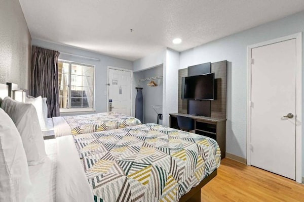 2 Queen Beds  Mobility Accessible Tub Non-smoking - Duluth, GA