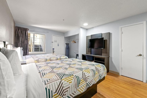 2 Queen Beds  Non-smoking - Duluth, GA