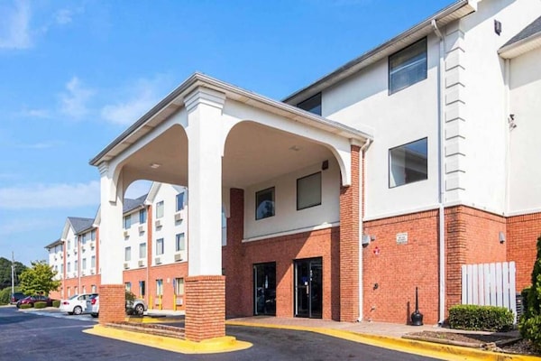 2 Full Beds  Smoking Micfridge - Jonesboro
