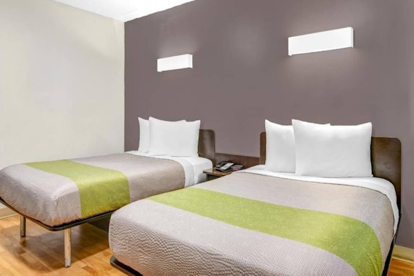 2 Full Beds Smoking - Sandy Springs, GA