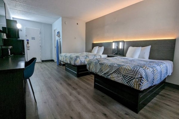 2 Queen Beds - Beverly, MA