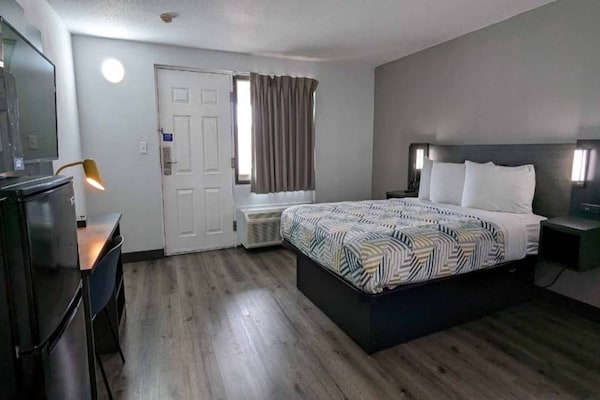 1 Full Bed Ada/tub - Leominster State Forest, Westminster
