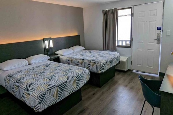 2 Full Beds  Ada/tub - Massachusetts